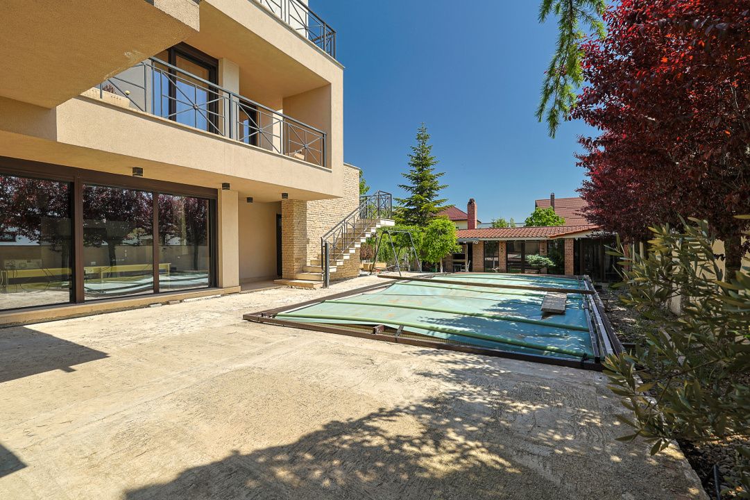 Vilă de vânzare cu piscina și ieșire la lac în orașul Pantelimon – fotografia 20 din 26