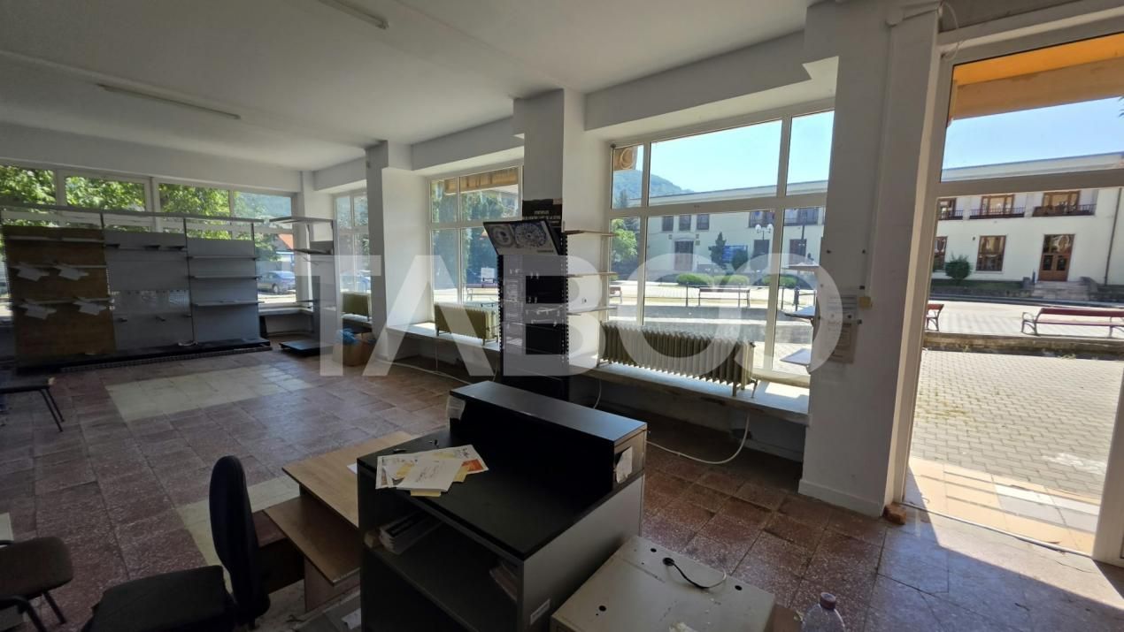 Spatiu comercial de vanzare in Cugir zona Primariei – fotografia 1 din 8