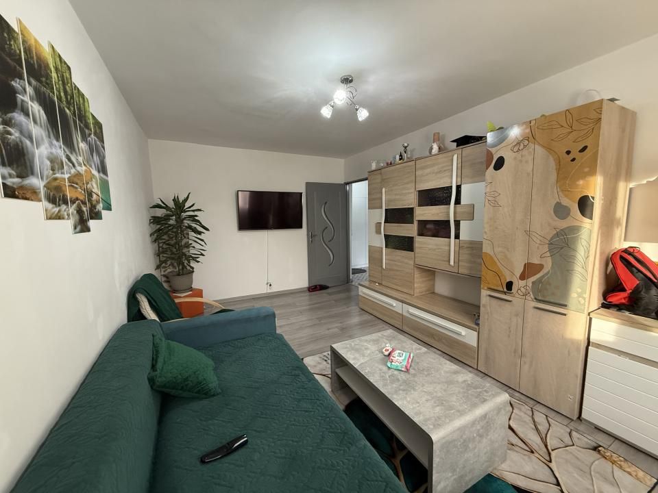 Apartament cu 2 camere, decomandat, etaj 3 - Lipovei – fotografia 2 din 7