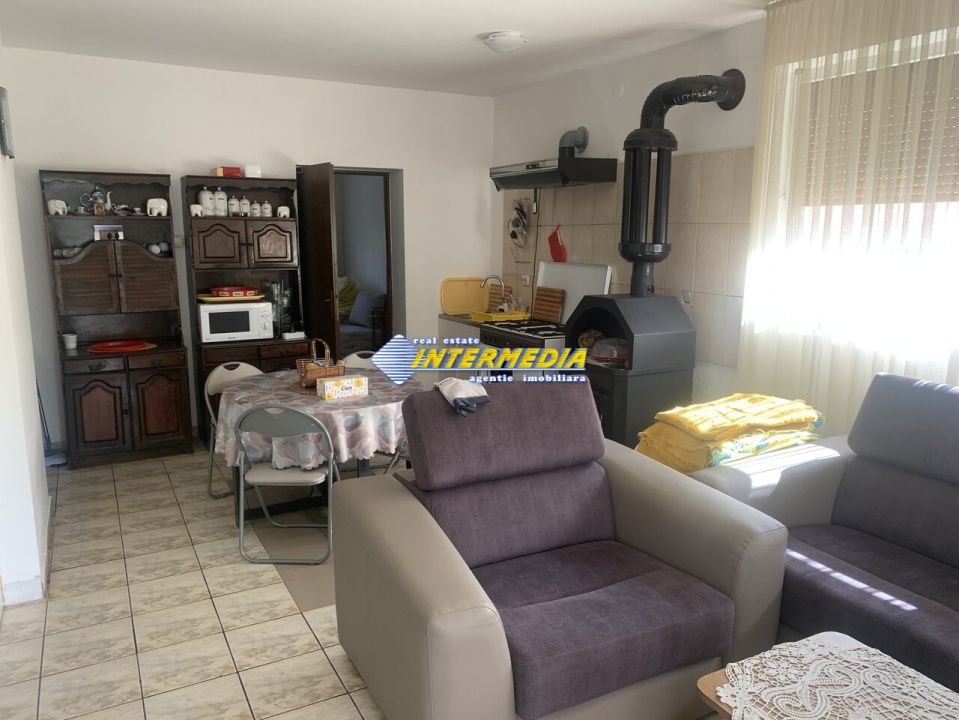 Casa de vanzare 5 camere teren aferent 1410 mp cu toate utilitatile zona Oarda – fotografia 25 din 33