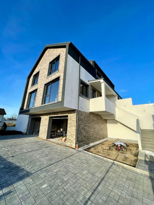 Duplex cu arhitectură deosebită și panoramă spre oraș | Dâmbul Rotund – fotografia 3 din 13