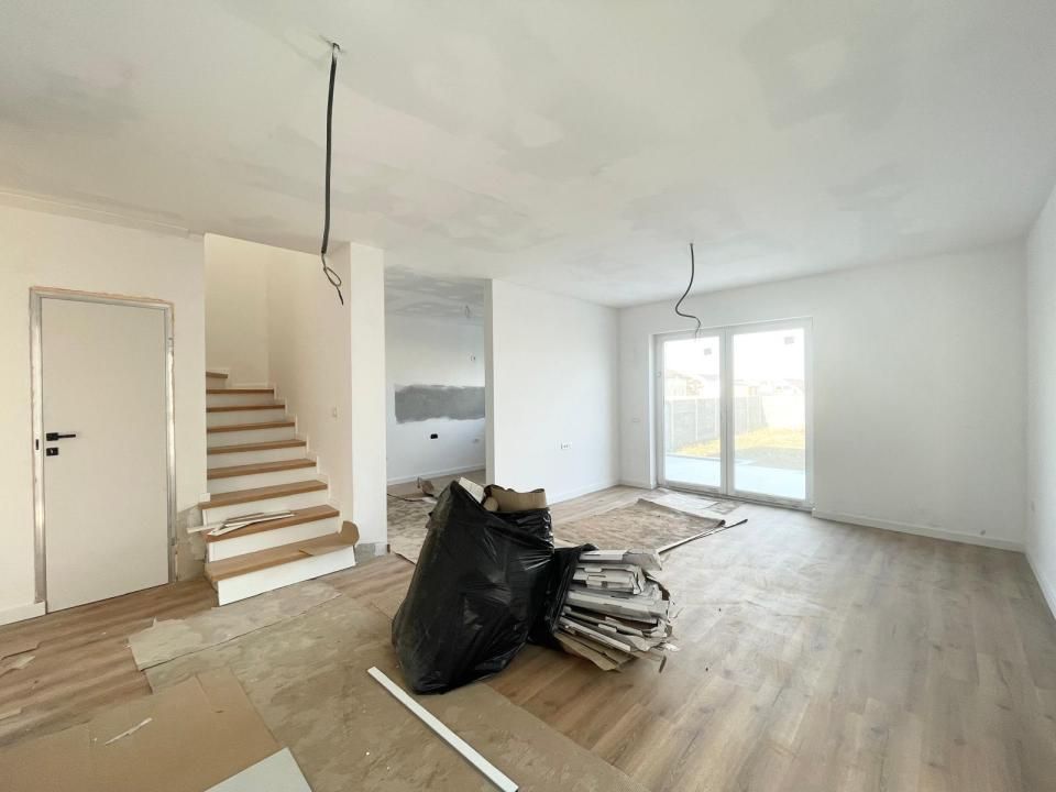 Duplex cu 5 camere separat prin camera tehnica - Mosnita Noua – fotografia 1 din 14