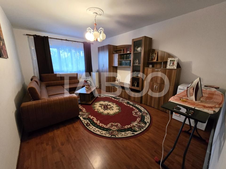Apartament 3 camere decomandat 72 mpu 2 bai pivnita Vasile Aaron Sibiu – fotografia 1 din 12