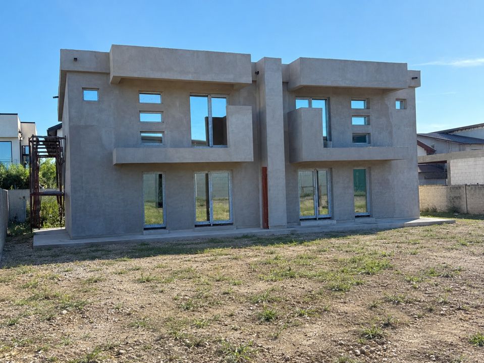 Casa P+1, parte din duplex, 116mp utili, 240mp teren, Bariera Valcii – fotografia 1 din 12