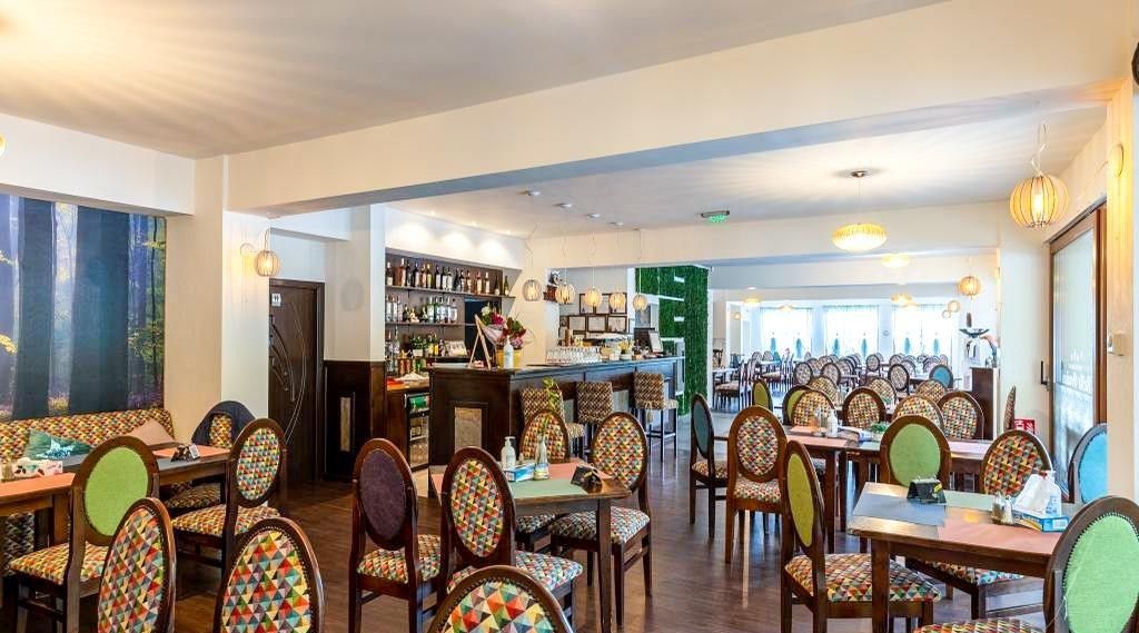• Oportunitate Unică Predeal: Proprietate Mixtă (Comercial + Vilă) -Centru – fotografia 6 din 33