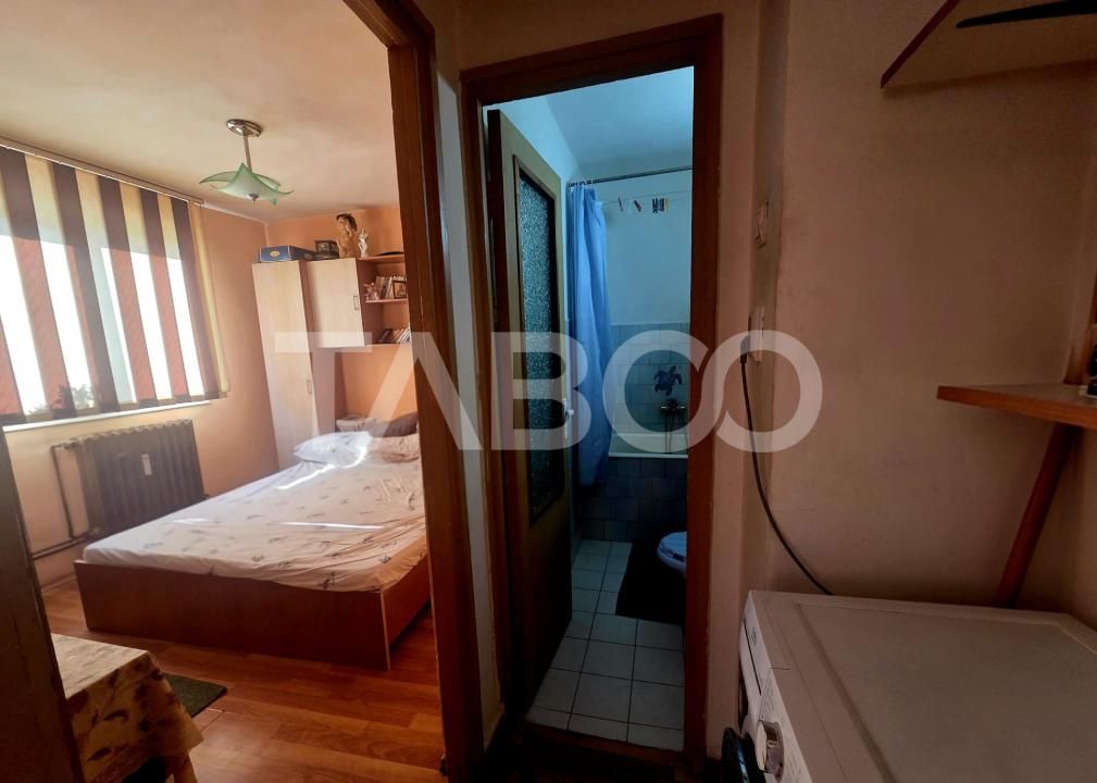 Apartament 3 camere semidecomandat etaj 3 zona 13 Decembrie 50 mpu – fotografia 6 din 9