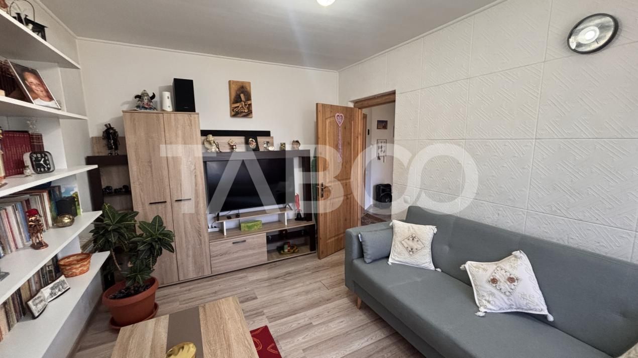 Casa 3 camere decomandate 90mp utili +teren 151 mp in Sura Mare – fotografia 1 din 24