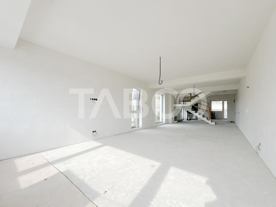 Casa cuplata de vanzare semifinisat in Dambul Rotund cu garaj – fotografia 2 din 14