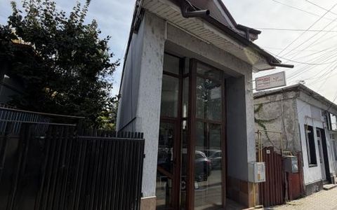CLĂDIRE COMERCIALĂ DE VÂNZARE – 3 NIVELE, ÎN CENTRUL ORAȘULUI! 150 mp