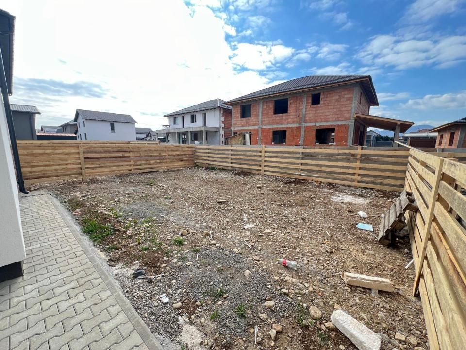 Casa-Duplex-4 camere-2 bai-110mp-Teren 250mp-Izvor-Tarlungeni – fotografia 3 din 17