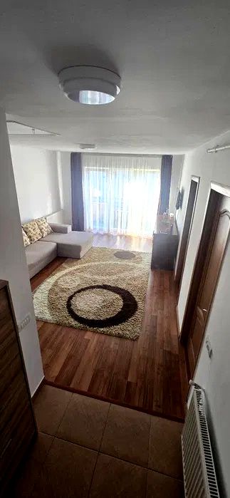 Apartament o cameră, bucătărie separată, parcare, zona Stejarului – fotografia 1 din 8