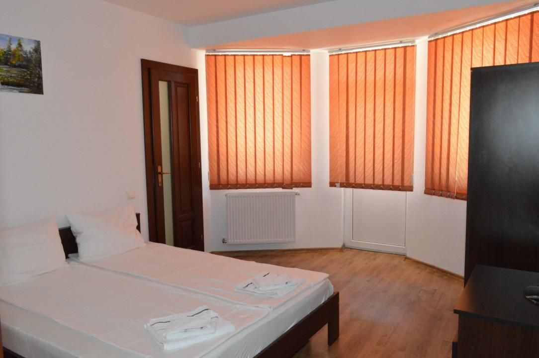 Casa cu 8 camere de inchiriat, Sanmartin, Bihor – fotografia 7 din 10
