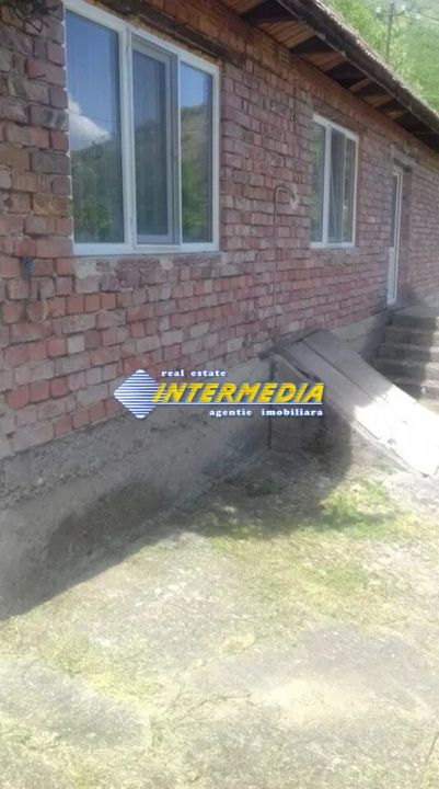 Vand casa pe Parter  cu gradina si teren 2000 mp. si utilitati – fotografia 5 din 6