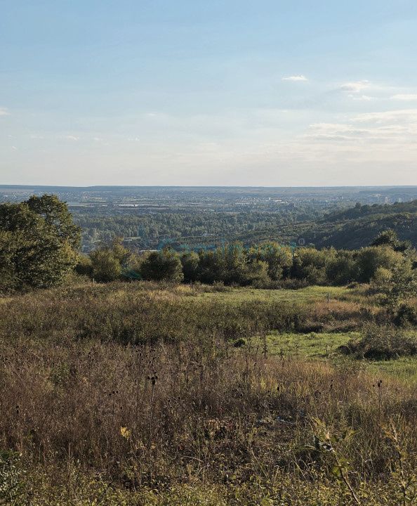 Teren panoramic pe dealul Doja, Oradea, Bihor – fotografia 1 din 3