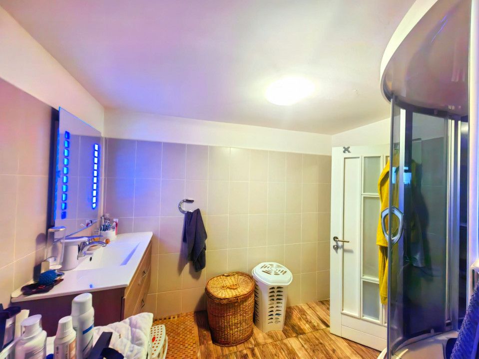 Casa Inedita , 300 mp utili, P+M,  5 bai, 6 dormitoare , 1975 mp teren,  Sacalaz – fotografia 32 din 91
