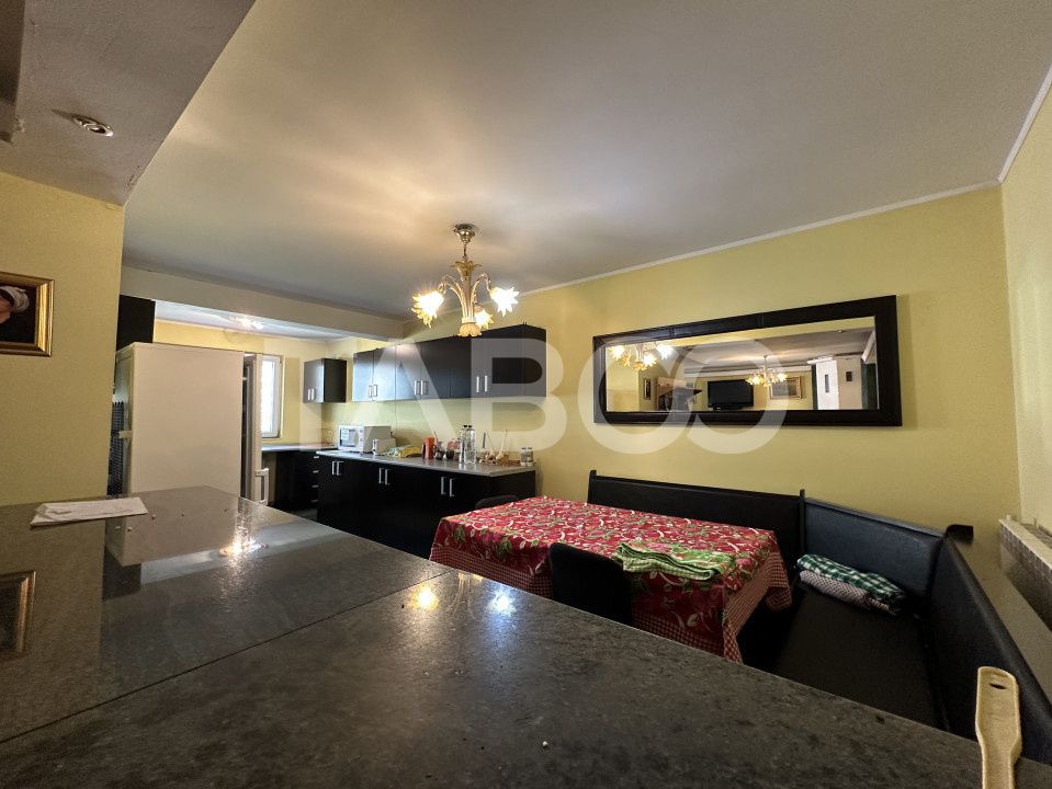 Casa familiala pentru locuit sau vacanta , spatioasa si confortabila . – fotografia 5 din 16