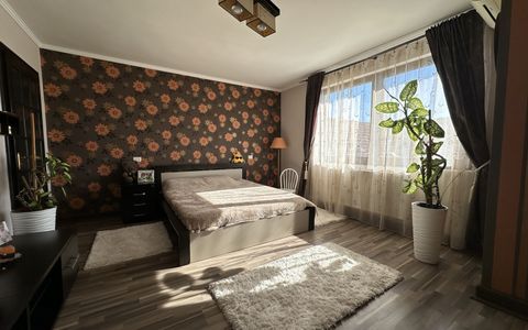 Casa individuală cu 9 camere, 1600 mp teren, 300 mp utili - Sanandrei