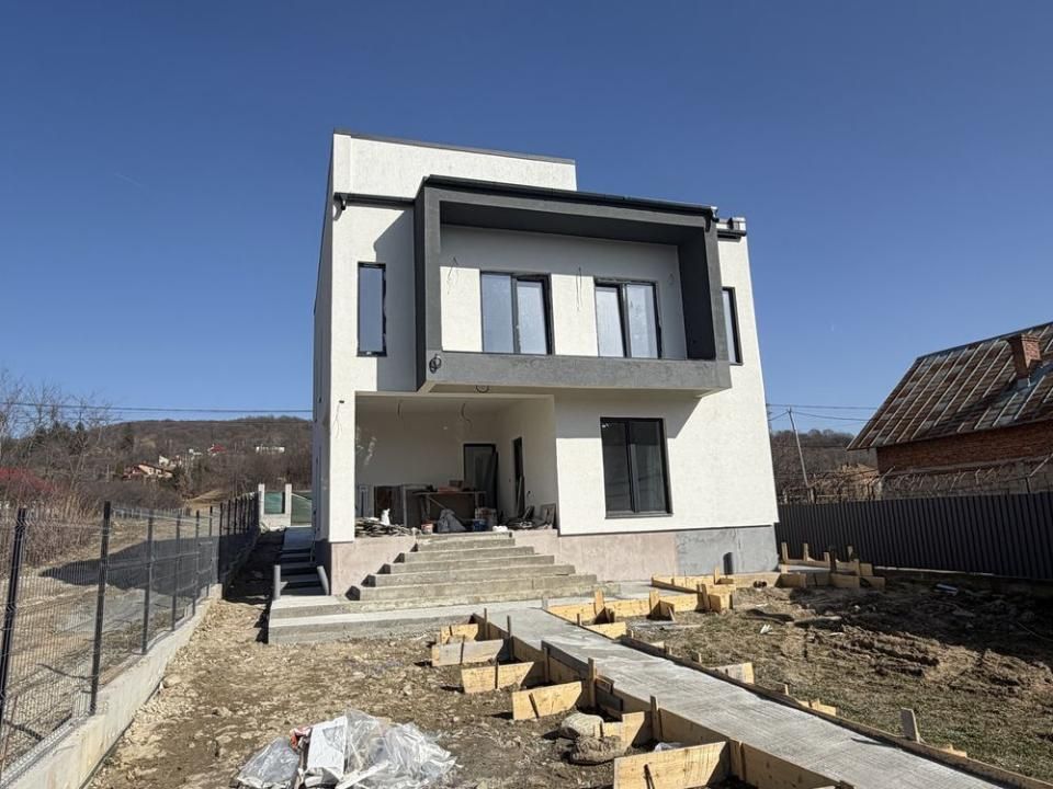 CASĂ MODERNĂ LA CHEIE în Curtea de Argeș | 1.000 MP TEREN | 4 camere + Anexe – fotografia 2 din 7