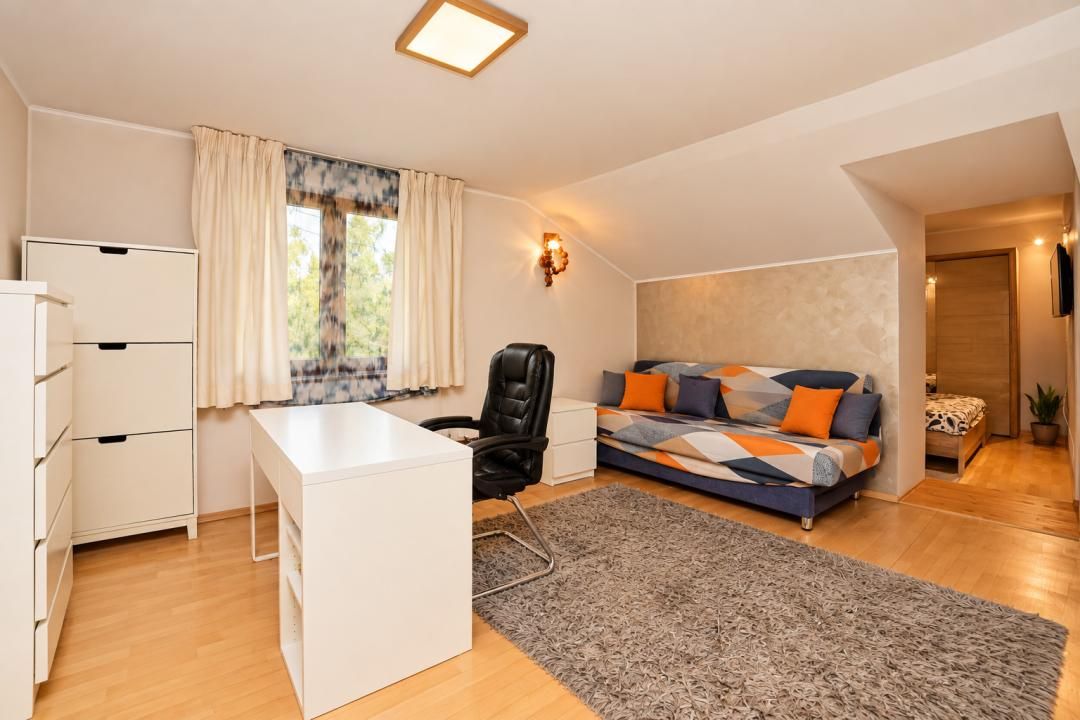 Vilă 8 Camere | 428 MP | Teren 703 MP | 4 Garaje | Voluntari – fotografia 10 din 27