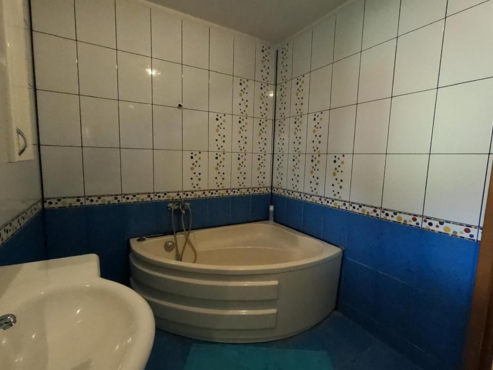Vilă Exclusivistă cu Terasă și Curte Generoasă în Găvana, Pitești – fotografia 9 din 30