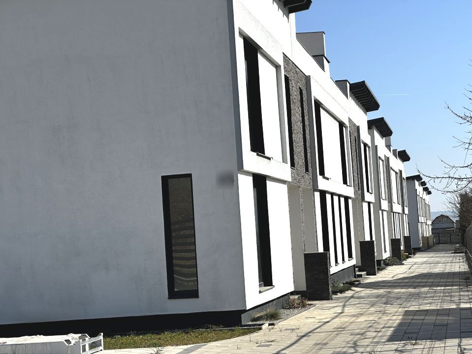 Vila Insiruita Noua la Cheie P+1 Finisata Incalzire pard Balcon Parcare Curte – fotografia 1 din 4