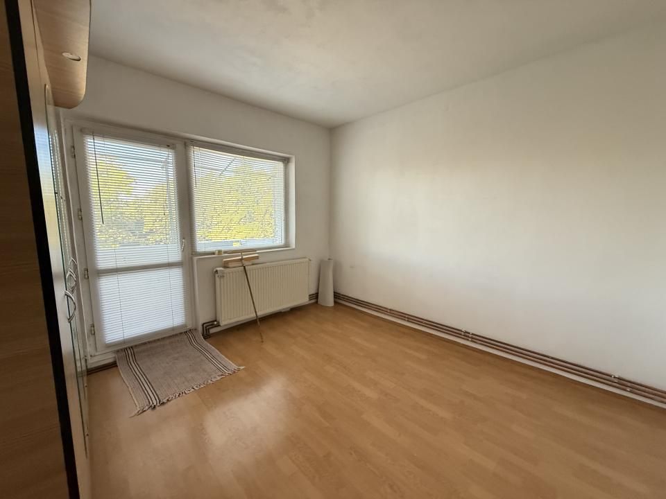 Apartament cu 3 camere, decomandat, 2 balcoane - Soarelui – fotografia 1 din 11