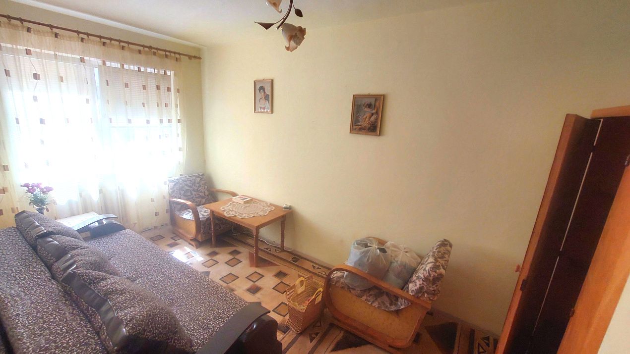 Apartament cu 3 camere spatios in bloc de caramida, etajul 1,  CETATE - Bulevard – fotografia 3 din 8