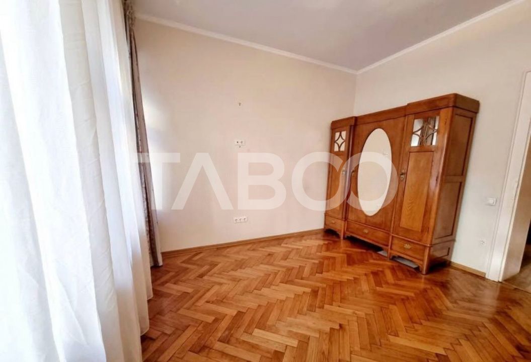 Apartament de vanzare 2 camere 2 bai 2 pivnite Centrul Istoric Sibiu – fotografia 2 din 8