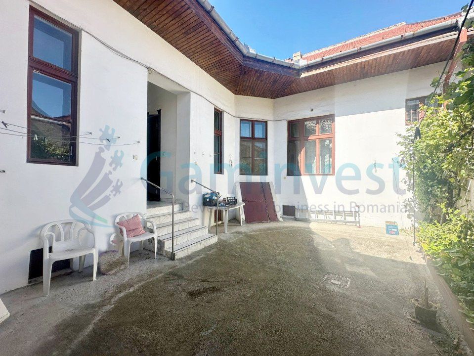Apartament la casă ultracentral – fotografia 1 din 15