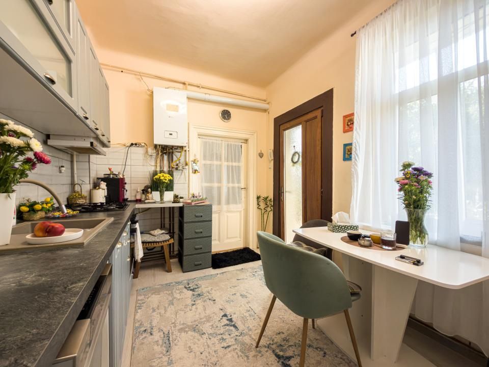 Apartament ultracentral | 2 camere | balcon 20 Mp | Pod pe toată suprafața – fotografia 2 din 17