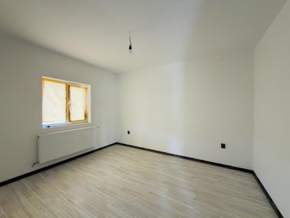 Duplex despartit prin camera tehnica, 3 camere - Beregsau Mare – fotografia 11 din 21