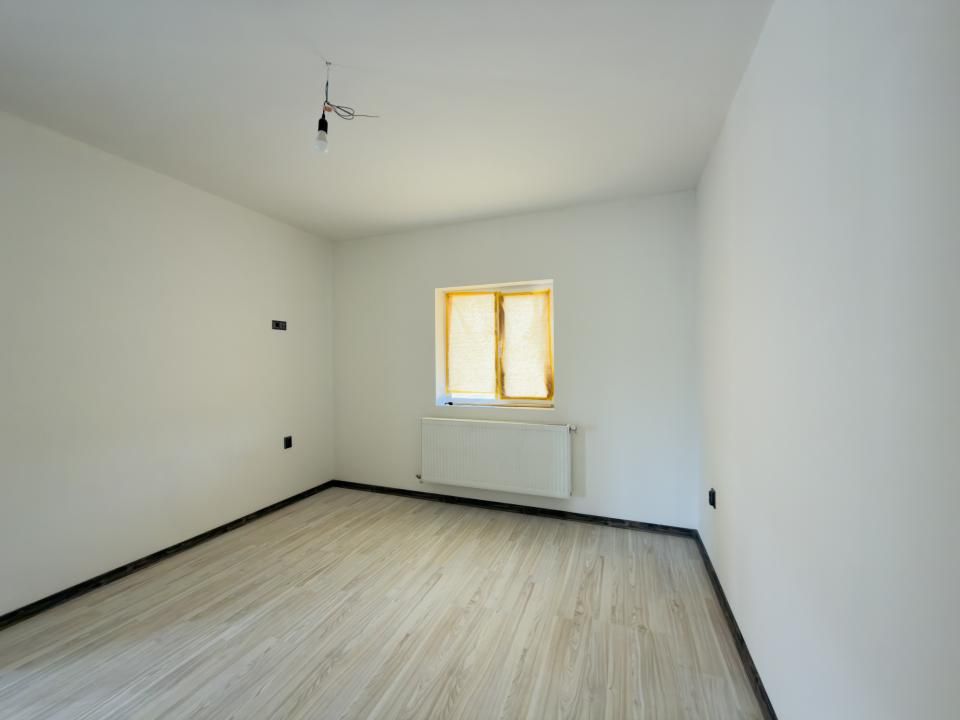 Duplex despartit prin camera tehnica, 3 camere - Beregsau Mare – fotografia 12 din 21