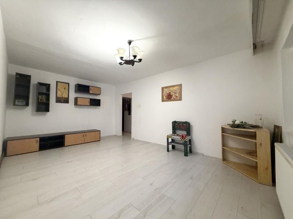 Apartament 3 camere, 70mp utili, parter, renovat -  Zona Dâmbovița – fotografia 2 din 11