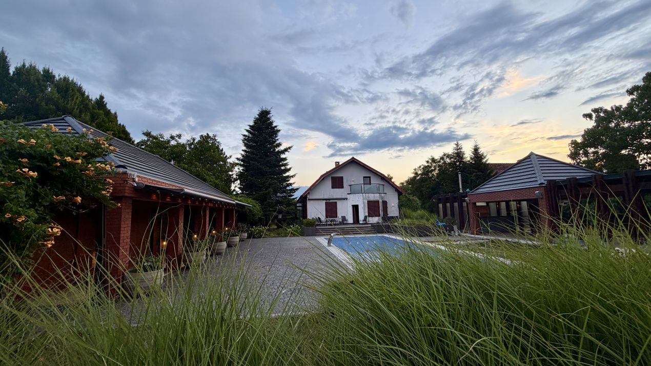 Proprietate exclusivistă cu 7.000 mp teren, piscină și multiple spații adiacente – fotografia 28 din 34