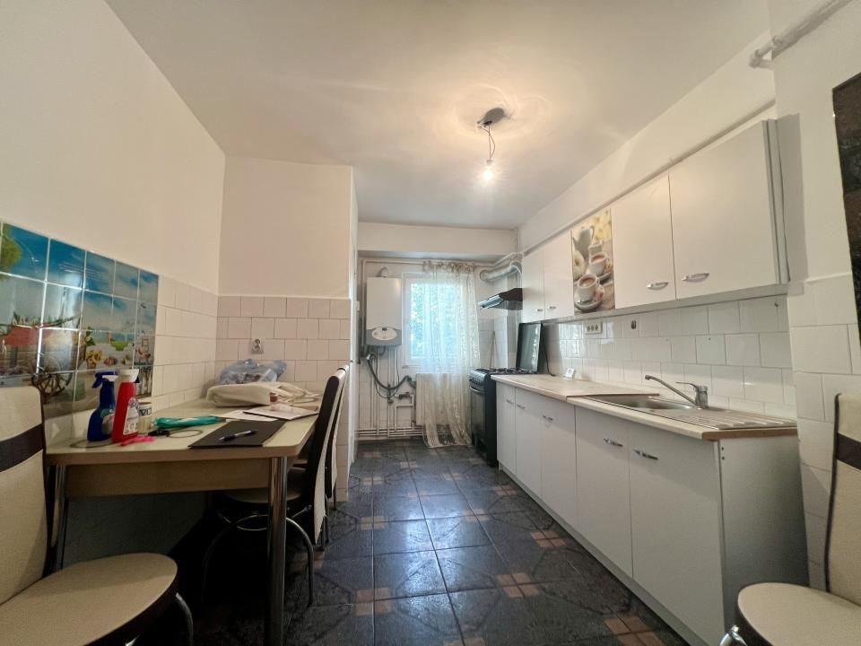 Apartament 4 camere, 77 mp utili, etaj 1, decomandat - zona Liceul Auto – fotografia 5 din 9
