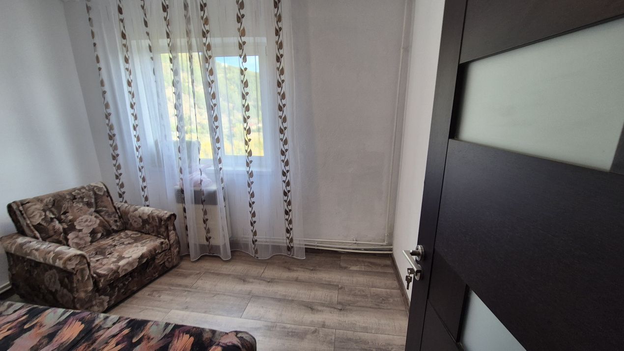 Vânzare apartament 2 camere, decomandat, strada Gării, Bumbești-Jiu – fotografia 3 din 9