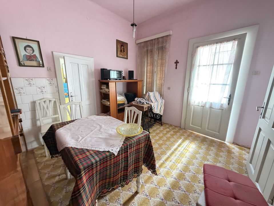 Sebeș Centru – Casă cu suflet 7 Camere 700 mp Teren 2 Garaje Curte Gradină – fotografia 14 din 37