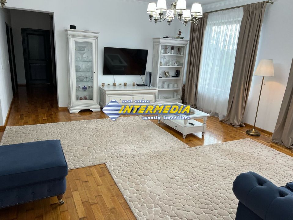 Casa noua construita pe un nivel in Cetate, ultrafinisa – fotografia 1 din 12