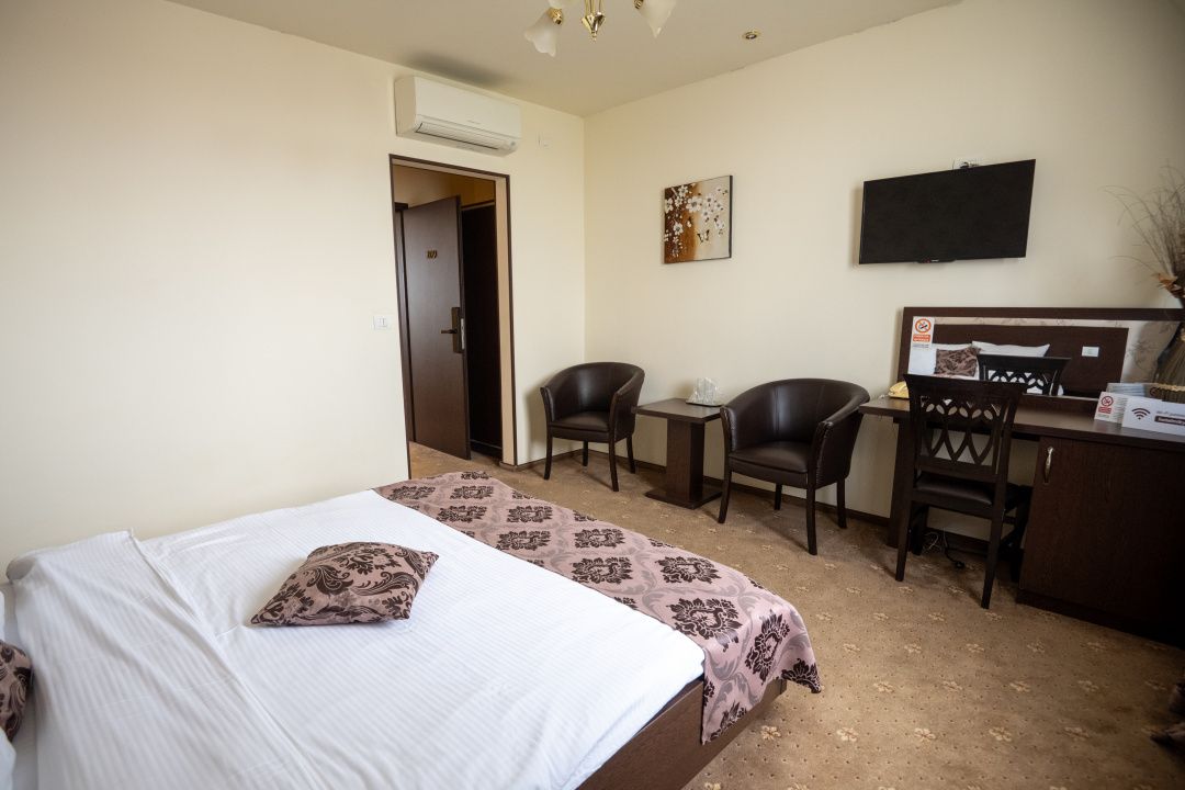 Hotel Miky Arad de vanzare | Investitie cu utilizari multiple | 42 camere cazare – fotografia 13 din 66