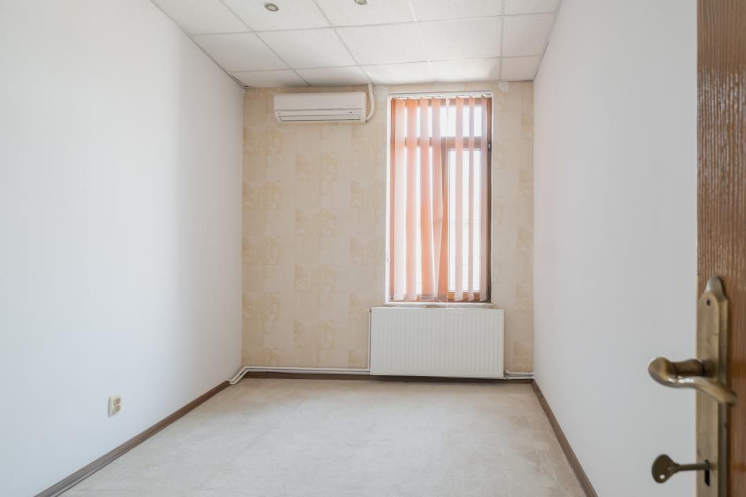 Una dintre puținele clădiri individuale cu curte proprie din Peninsula Constanța – fotografia 12 din 21