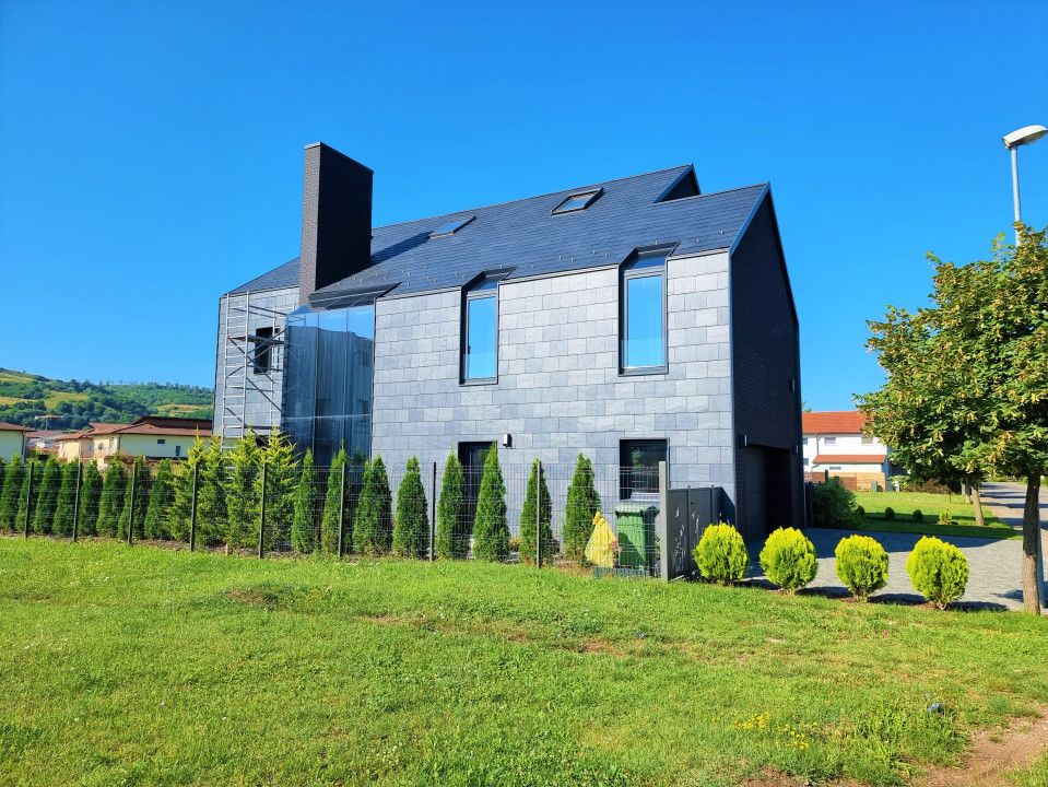Eleganta, intimitate si tehnologie – casa premium in cartierul Terra – fotografia 1 din 32