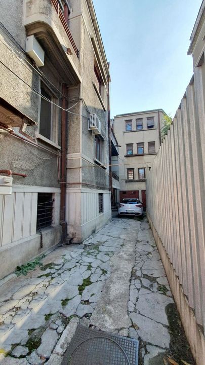 Vila cu curte de vanzare ULTRACENTRAL - 442.7 mp, 72 mp curte libera, 2 garaje – fotografia 2 din 19