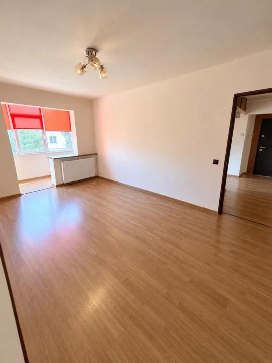 APARTAMENT 3 CAMERE| KM 4-5 | 52 MP| ETAJ 3| – fotografia 1 din 8