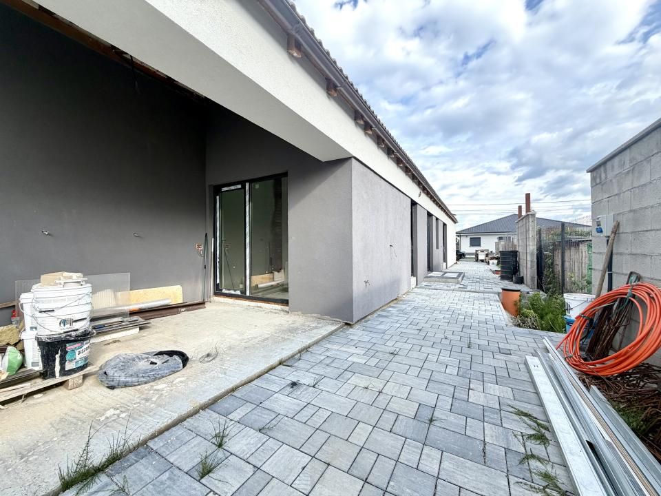 Duplex perete dublu, 5 camere, 141 mp utili, 420 mp teren - Ghiroda – fotografia 1 din 12
