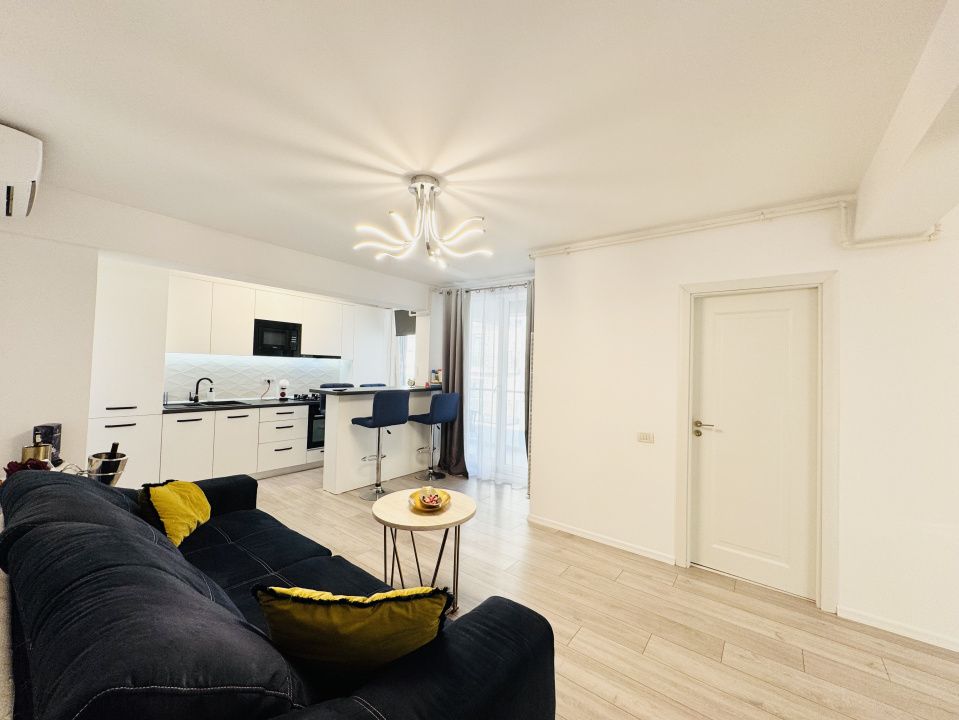 Apartament cu 3 camere complet mobilat si utilat, vedere spre  Mare – fotografia 2 din 18
