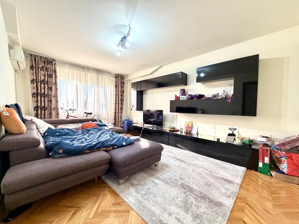 Apartament spatios, 3 camere, 66 mp utili - zona Lunei – fotografia 3 din 11