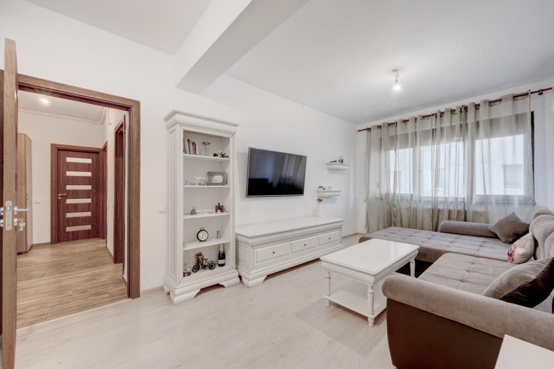 Apartament 2 camere Titan, 1 Decembrie, decomandat, bloc cu lift si pod – fotografia 1 din 14