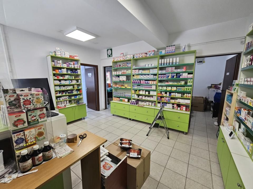 Spațiu comercial cu vad excepțional | Amenajat complet pentru Farmacie, Eroilor! – fotografia 2 din 9