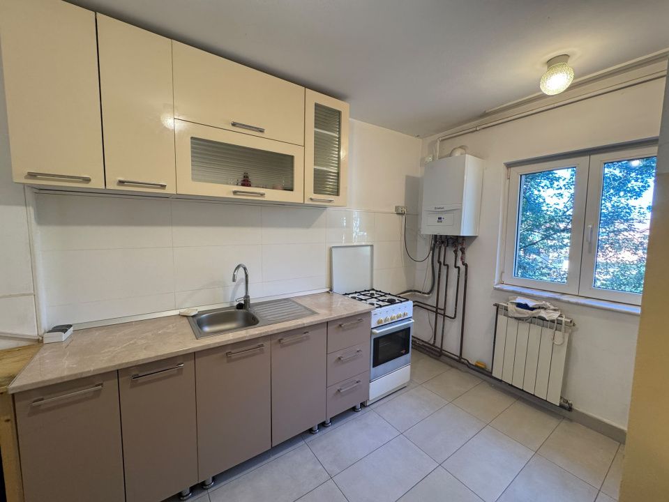 Închiriere apart. cu 3 camere mobilate, zona Cipariu – fotografia 1 din 9
