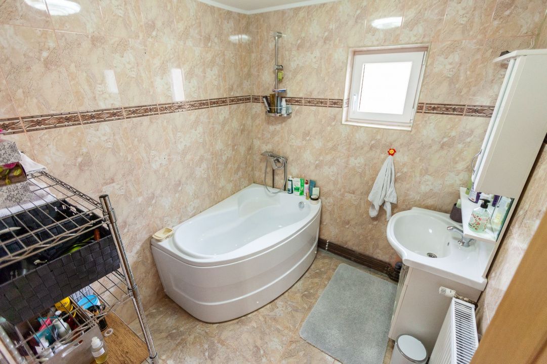 Casa Finisata 6 camere 681 mp.Teren Micesti Renovata Modern Curte Gard Utiliati – fotografia 44 din 68